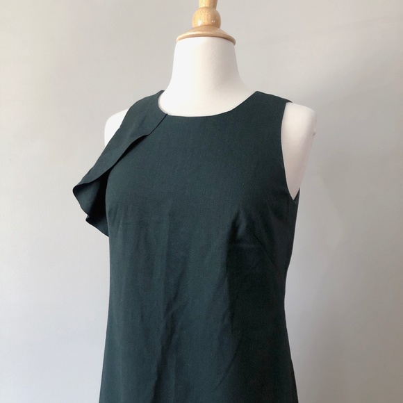 Banana Republic • Sleeveless Mermaid Dress - Picture 5 of 9